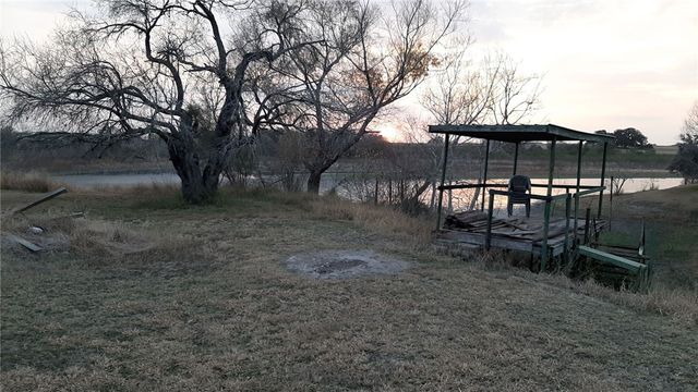 167 Buckeye Knoll Road, George West, TX 78022