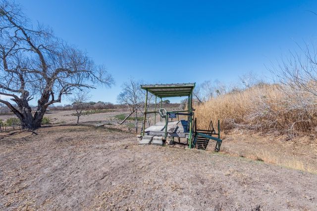 167 Buckeye Knoll Road, George West, TX 78022