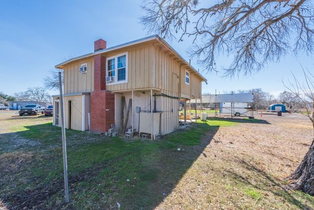 167 Buckeye Knoll Road, George West, TX 78022