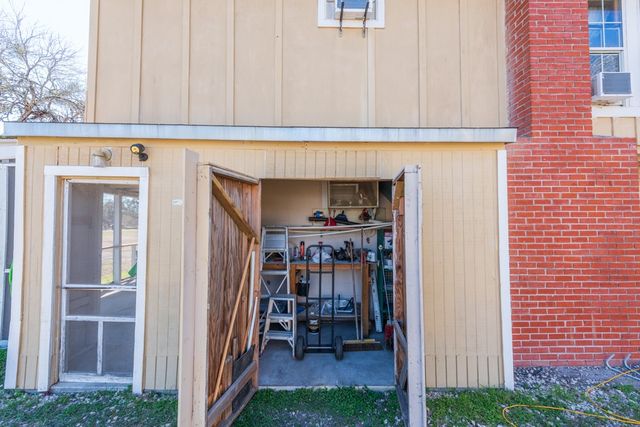 167 Buckeye Knoll Road, George West, TX 78022