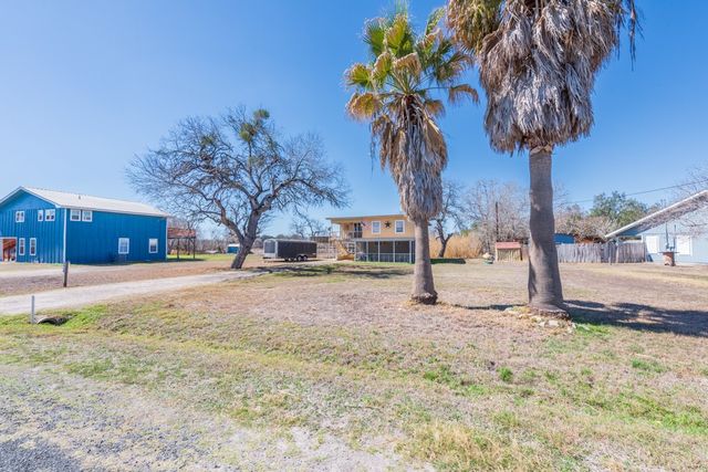 167 Buckeye Knoll Road, George West, TX 78022