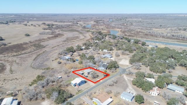 167 Buckeye Knoll Road, George West, TX 78022