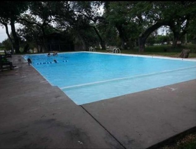 167 Buckeye Knoll Road, George West, TX 78022