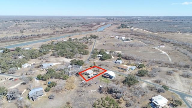 167 Buckeye Knoll Road, George West, TX 78022