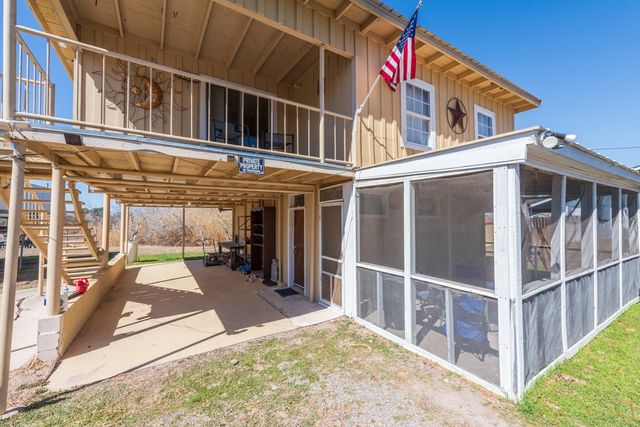 167 Buckeye Knoll Road, George West, TX 78022
