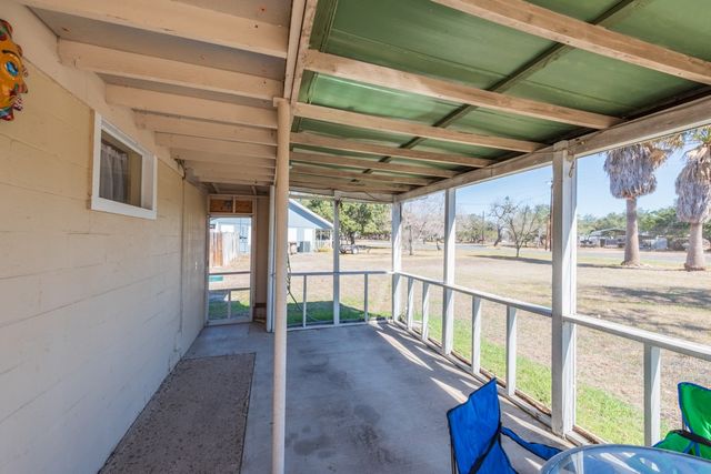 167 Buckeye Knoll Road, George West, TX 78022