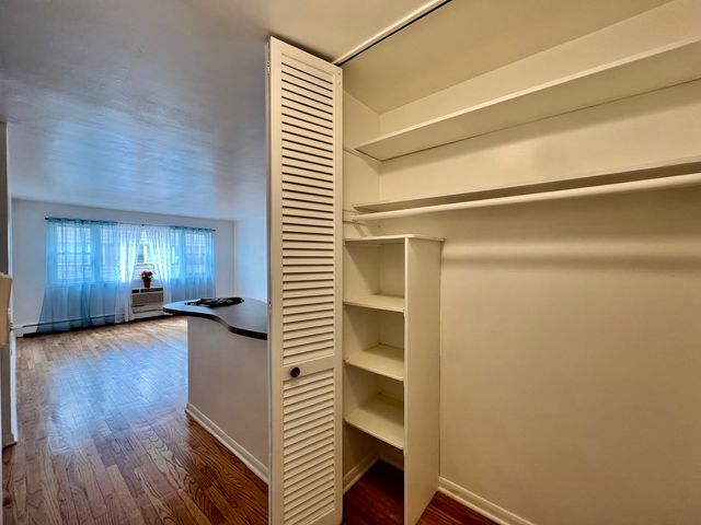 2411 W Balmoral Avenue 2C, Chicago, IL 60625