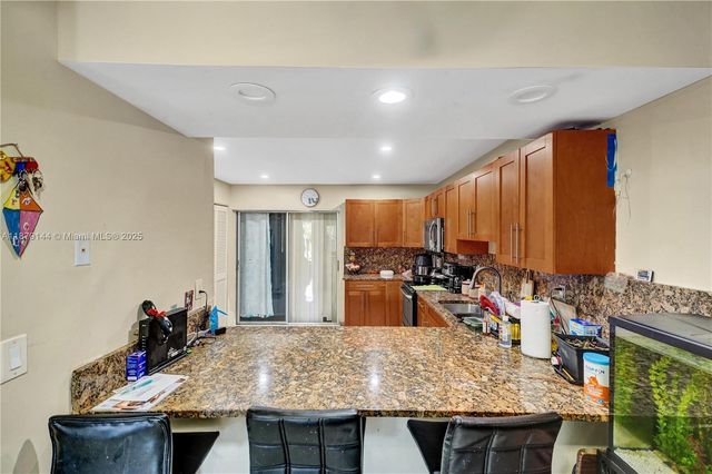 2419 NW 11th St 21-D, Miami, FL 33125