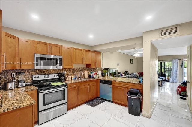 2419 NW 11th St 21-D, Miami, FL 33125