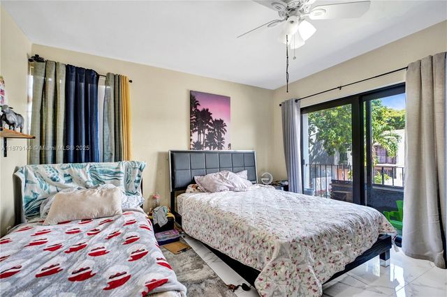 2419 NW 11th St 21-D, Miami, FL 33125