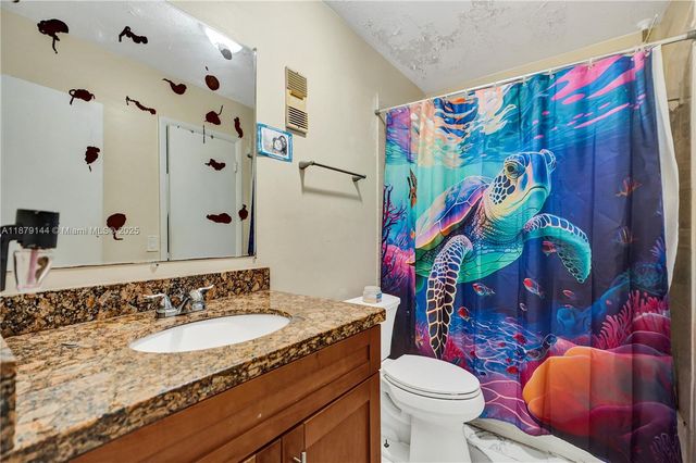 2419 NW 11th St 21-D, Miami, FL 33125
