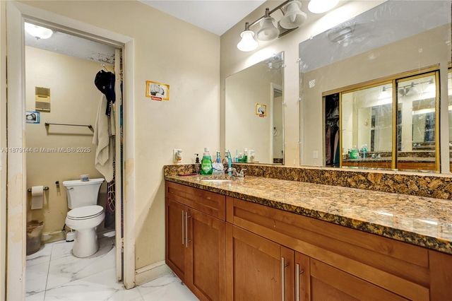 2419 NW 11th St 21-D, Miami, FL 33125