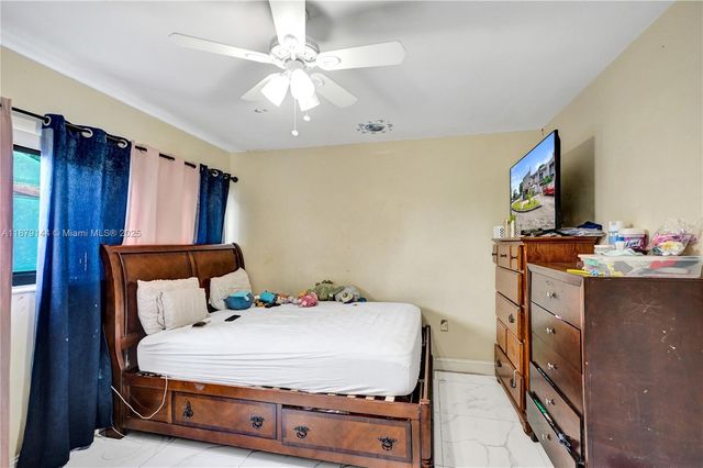 2419 NW 11th St 21-D, Miami, FL 33125