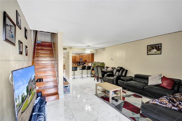 2419 NW 11th St 21-D, Miami, FL 33125