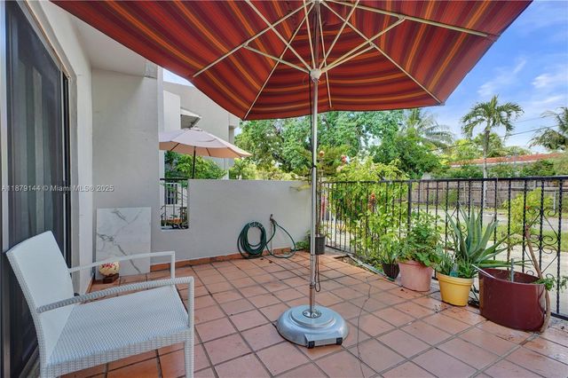 2419 NW 11th St 21-D, Miami, FL 33125
