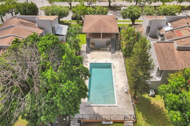 2419 NW 11th St 21-D, Miami, FL 33125
