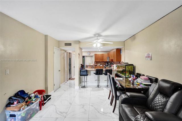 2419 NW 11th St 21-D, Miami, FL 33125