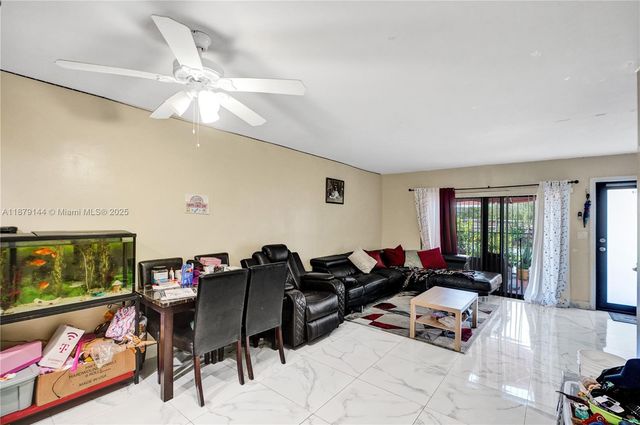 2419 NW 11th St 21-D, Miami, FL 33125
