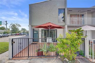 2419 NW 11th St 21-D, Miami, FL 33125
