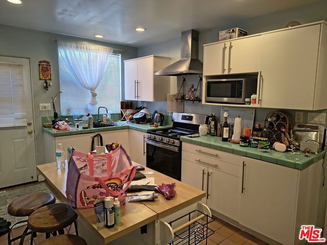 2402 Carmona Avenue, Los Angeles, CA 90016