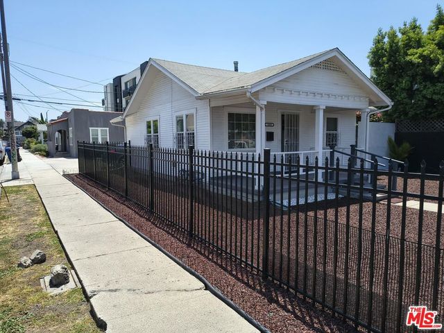 2402 Carmona Avenue, Los Angeles, CA 90016