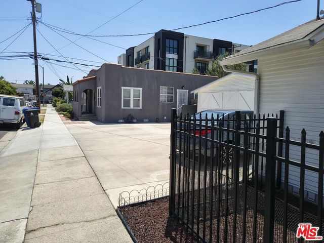 2402 Carmona Avenue, Los Angeles, CA 90016