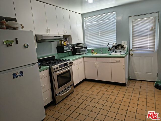 2402 Carmona Avenue, Los Angeles, CA 90016