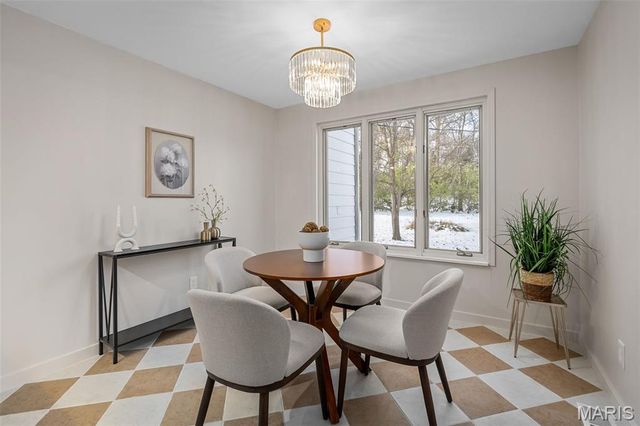 31 Bon Hills Drive, St Louis, MO 63132