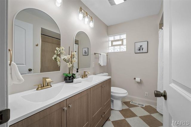 31 Bon Hills Drive, St Louis, MO 63132