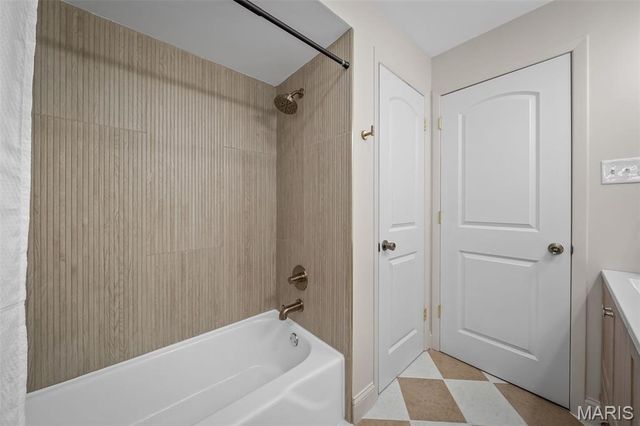 31 Bon Hills Drive, St Louis, MO 63132