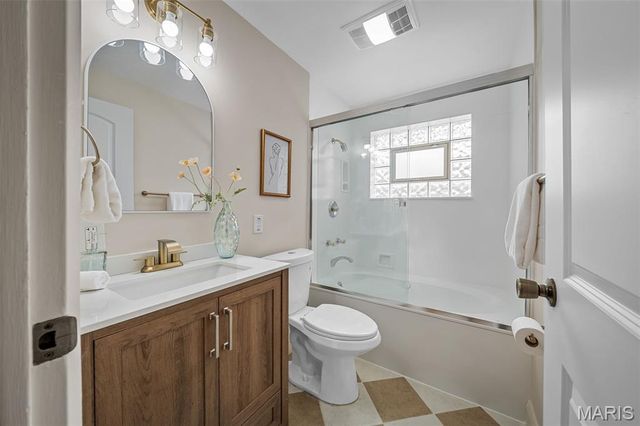 31 Bon Hills Drive, St Louis, MO 63132