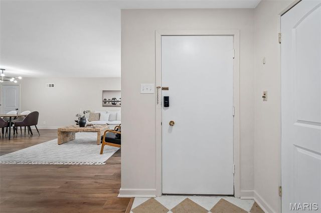 31 Bon Hills Drive, St Louis, MO 63132