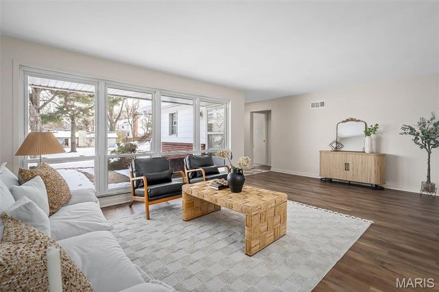 31 Bon Hills Drive, St Louis, MO 63132