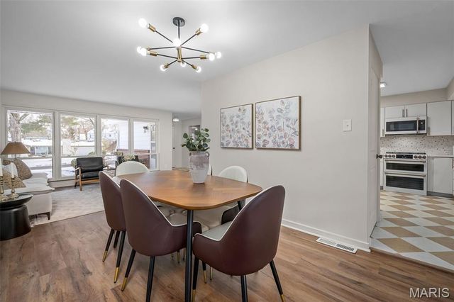 31 Bon Hills Drive, St Louis, MO 63132