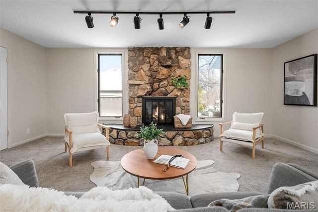 31 Bon Hills Drive, St Louis, MO 63132