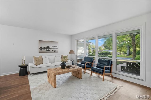 31 Bon Hills Drive, St Louis, MO 63132