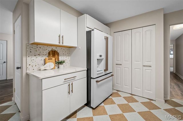 31 Bon Hills Drive, St Louis, MO 63132