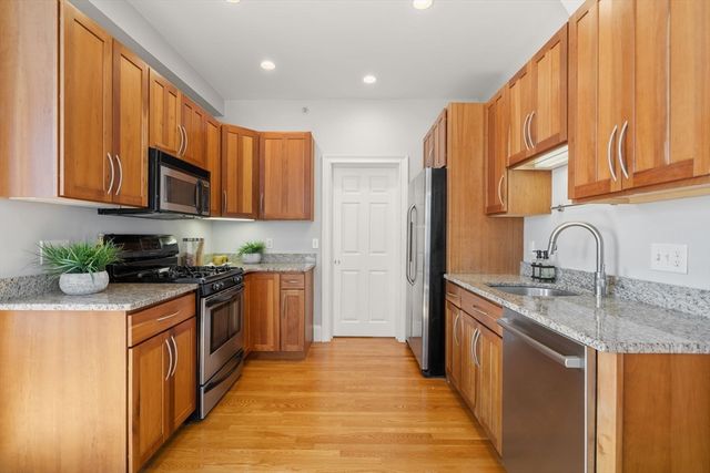 32 Stedman 32, Boston, MA 02130