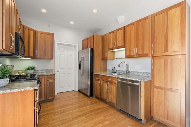 32 Stedman 32, Boston, MA 02130