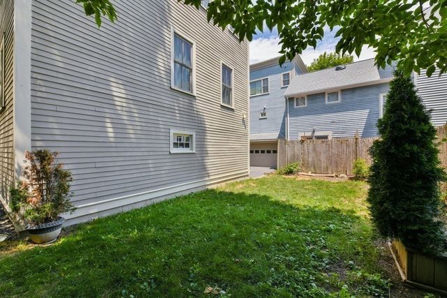 32 Stedman 32, Boston, MA 02130