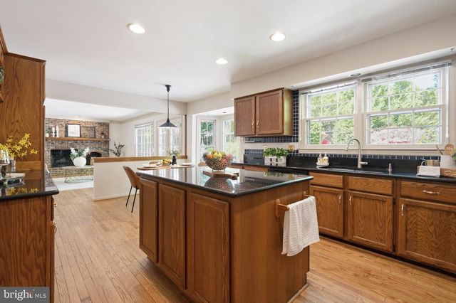 6830 BLUECURL CIR, Springfield, VA 22152