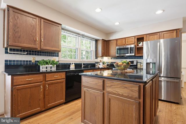 6830 BLUECURL CIR, Springfield, VA 22152