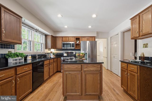 6830 BLUECURL CIR, Springfield, VA 22152