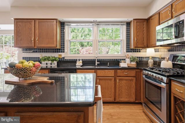6830 BLUECURL CIR, Springfield, VA 22152