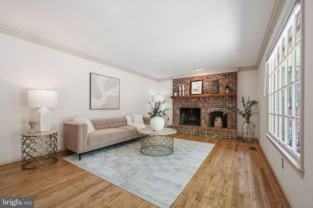 6830 BLUECURL CIR, Springfield, VA 22152