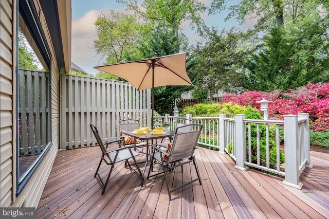 6830 BLUECURL CIR, Springfield, VA 22152