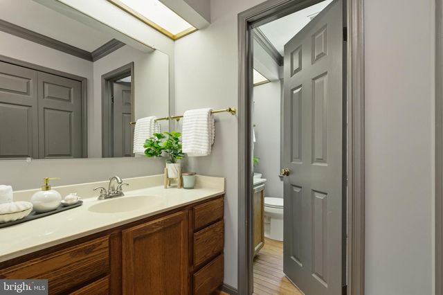 6830 BLUECURL CIR, Springfield, VA 22152