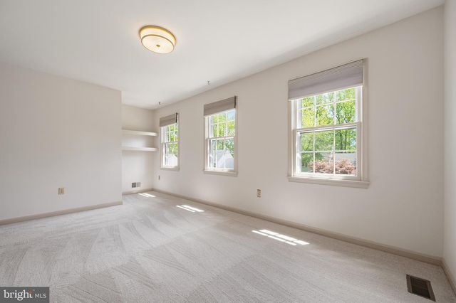 6830 BLUECURL CIR, Springfield, VA 22152