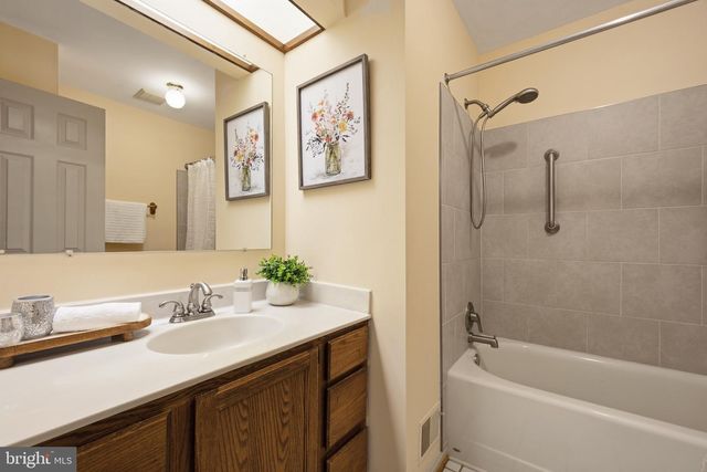 6830 BLUECURL CIR, Springfield, VA 22152