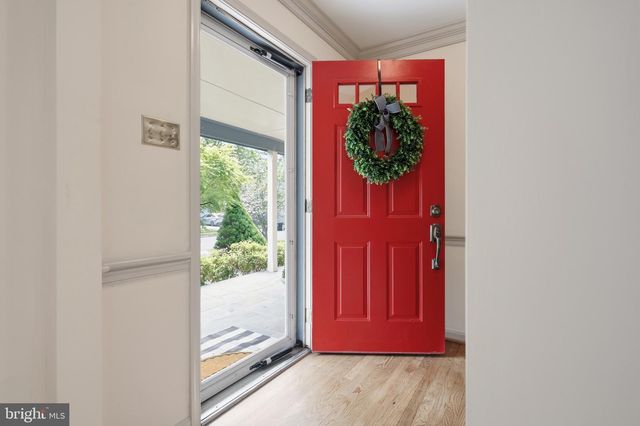 6830 BLUECURL CIR, Springfield, VA 22152
